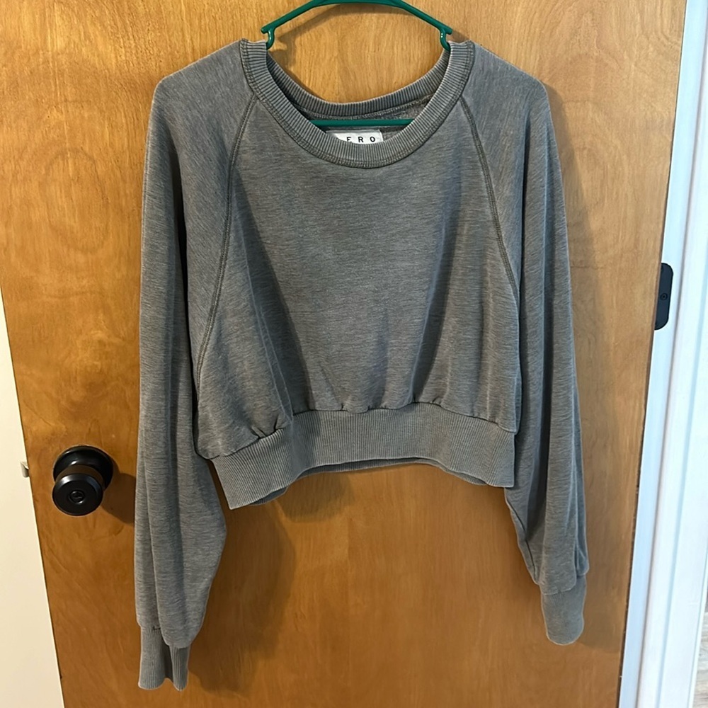 Women’s sweater/crew neck